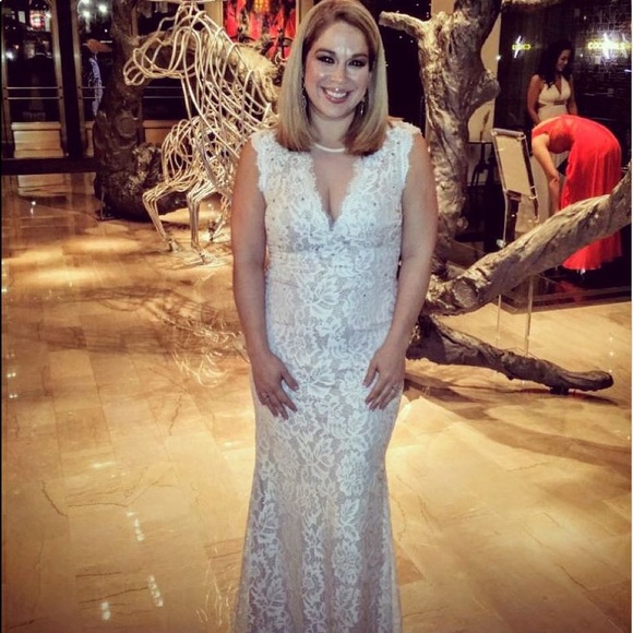Lace champagne ballgown - Picture 1 of 5